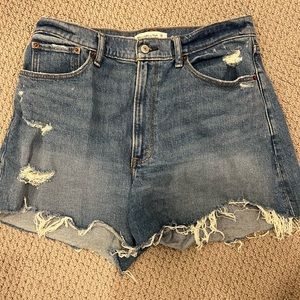 ABERCROMBIE HIGH WAISTED MOM SHORTS